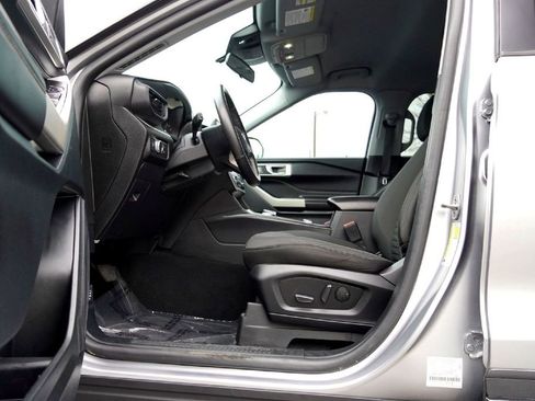 Used 2021 Ford Explorer XLT image 23