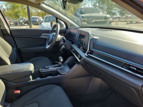 Used 2024 Kia Sportage LX image 33