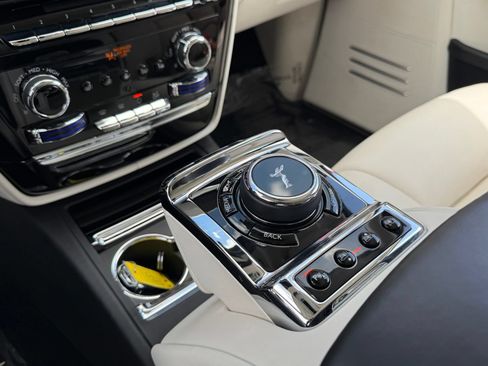 Used 2022 Rolls-Royce Phantom Sedan RWD image 53