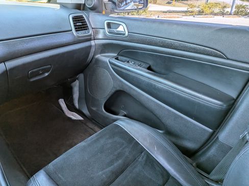 Used 2018 Jeep Grand Cherokee Altitude RWD image 21