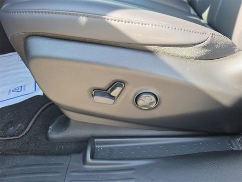 New 2026 Chrysler Pacifica Select image 13