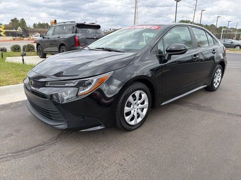 Used 2024 Toyota Corolla LE image 3