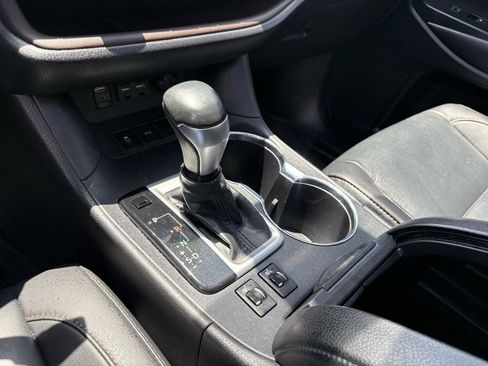 Used 2019 Toyota Highlander XLE FWD image 22