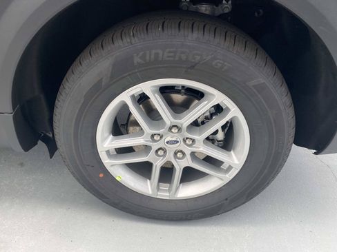 New 2026 Ford Explorer Active RWD image 8