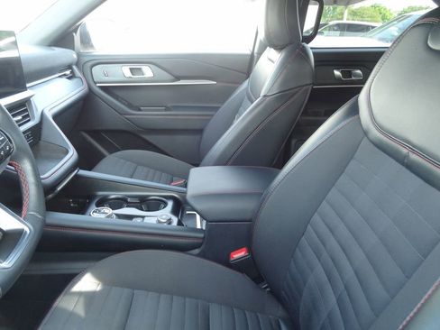 Used 2025 Ford Explorer ST-Line image 7