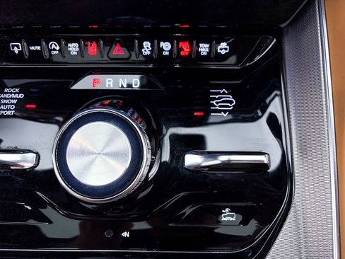 Used 2023 Jeep Grand Wagoneer Series III image 34