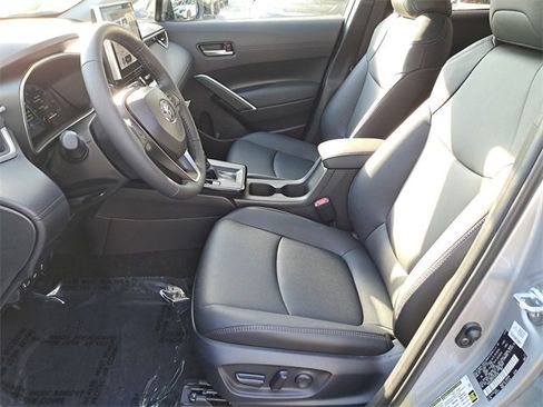 Used 2026 Toyota Corolla Cross XLE image 17
