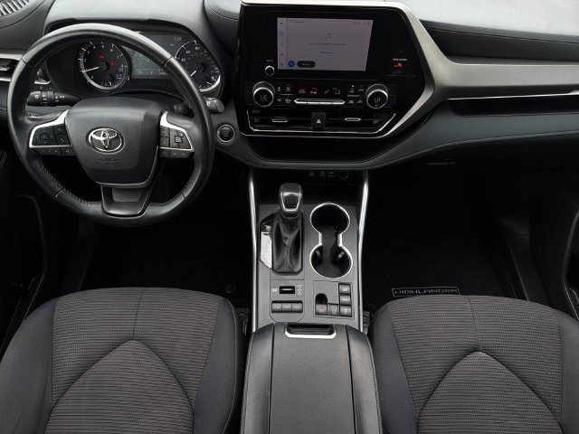 Used 2025 Toyota Highlander LE AWD/4WD image 9