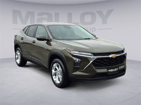 Used 2024 Chevrolet Trax LS w/ LS Convenience Package image 7