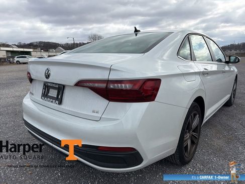 Used 2023 Volkswagen Jetta SE w/ Panoramic Sunroof Package image 5