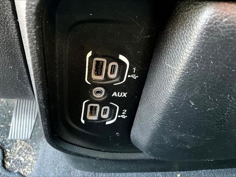 Used 2019 RAM 1500 Laramie AWD/4WD image 15