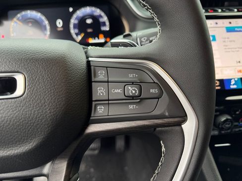 New 2025 Jeep Grand Cherokee L Limited w/ Black Appearance Package image 16