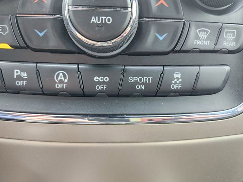 Used 2017 Jeep Grand Cherokee Overland image 10