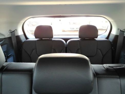 Used 2023 Kia Sorento S w/ Panoramic Sunroof Package image 30