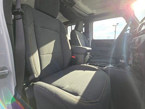 New 2025 Jeep Gladiator Sport image 12