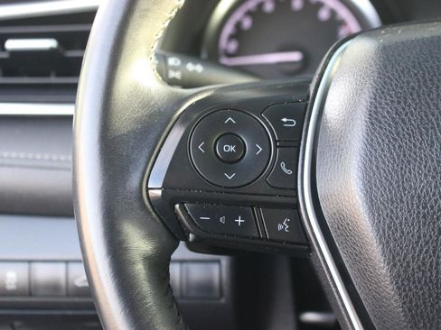 Used 2018 Toyota Camry L image 18