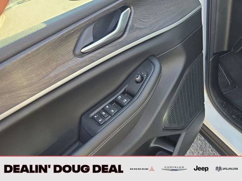 New 2026 Jeep Grand Cherokee Altitude AWD/4WD image 11