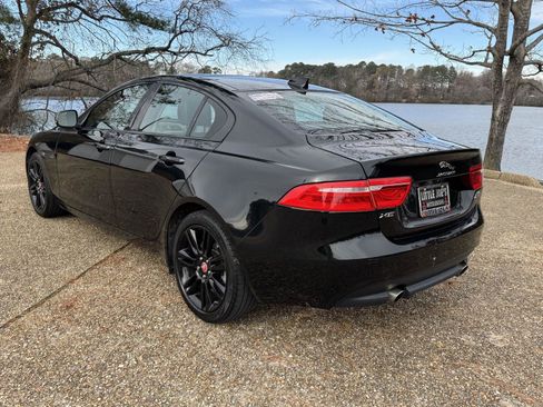 Used 2019 Jaguar XE Prestige image 10