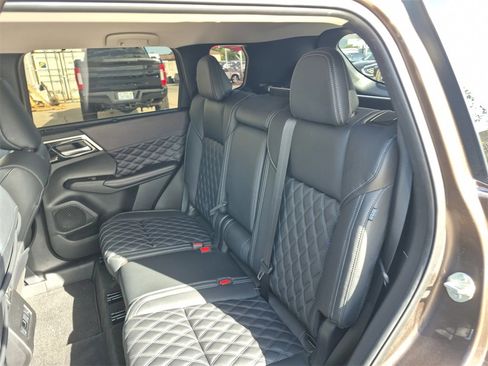 Used 2024 Mitsubishi Outlander SEL image 44