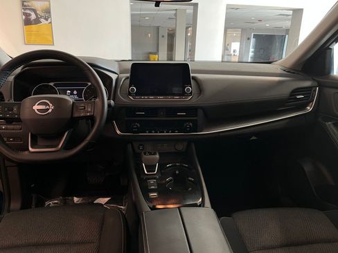 Used 2025 Nissan Rogue SV image 36