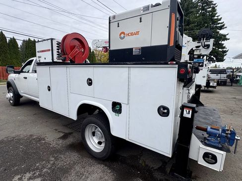 Used 2024 RAM 5500 Tradesman w/ Chrome Appearance Group image 7