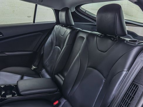 Used 2017 Toyota Prius Prime Premium image 16