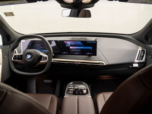 New 2026 BMW iX xDrive45 image 10