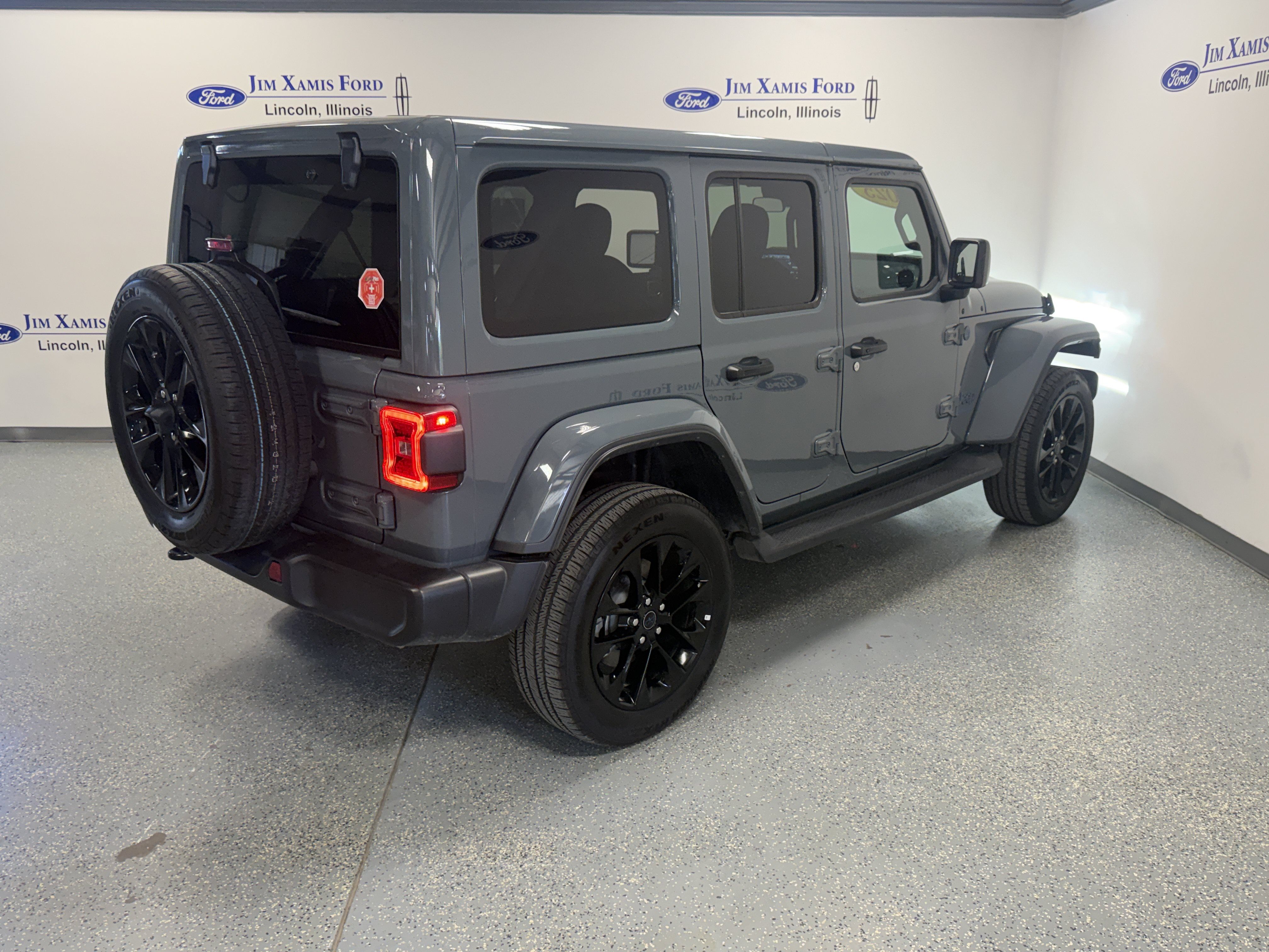 Used 2025 Jeep Wrangler Unlimited Sahara AWD/4WD image 32