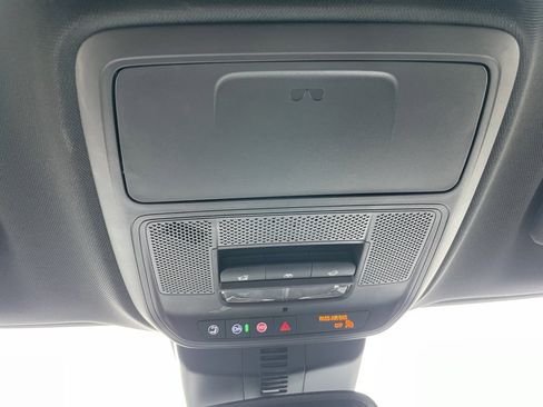 Used 2025 GMC Acadia AT4 w/ Luxury Package image 20