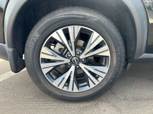 Used 2023 Nissan Rogue SV FWD image 12