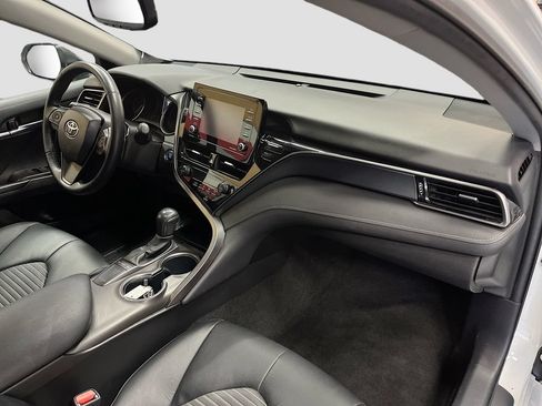 Used 2022 Toyota Camry SE w/ Convenience Package FWD image 28