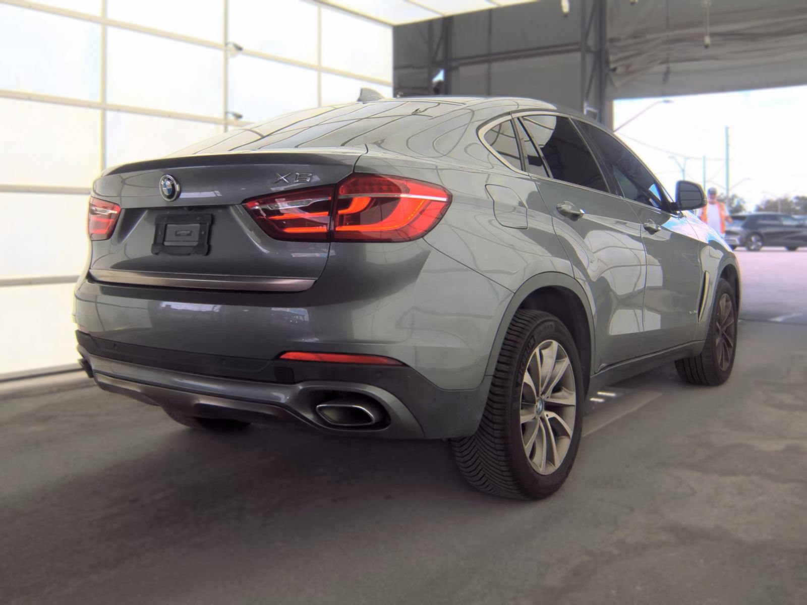 Used 2019 BMW X6 sDrive35i RWD image 4