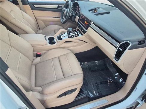 Used 2023 Porsche Cayenne Platinum Edition AWD/4WD image 22