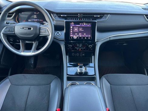 Used 2025 Jeep Grand Cherokee Altitude image 13