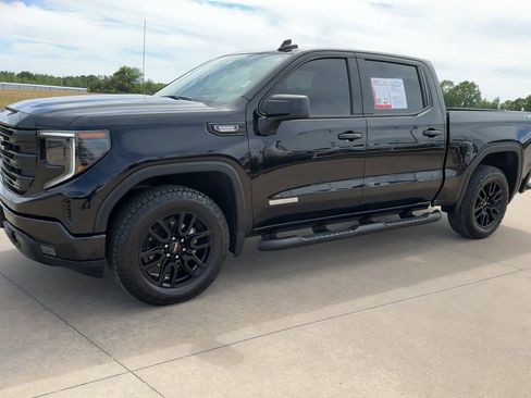 Used 2024 GMC Sierra 1500 Elevation w/ Preferred Package AWD/4WD image 5