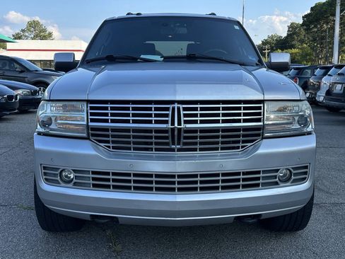 Used 2010 Lincoln Navigator 4WD image 2