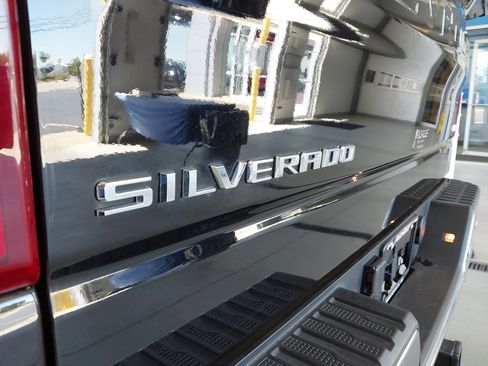 Used 2025 Chevrolet Silverado 1500 LTZ AWD/4WD image 32