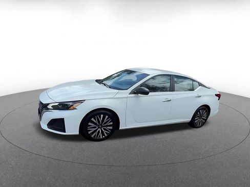 Used 2025 Nissan Altima 2.5 SV FWD image 8