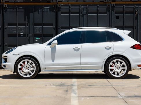 Used 2014 Porsche Cayenne GTS AWD/4WD image 3