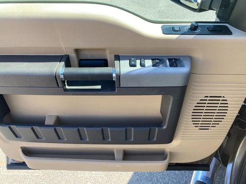 Used 2015 Ford F350 Lariat image 4