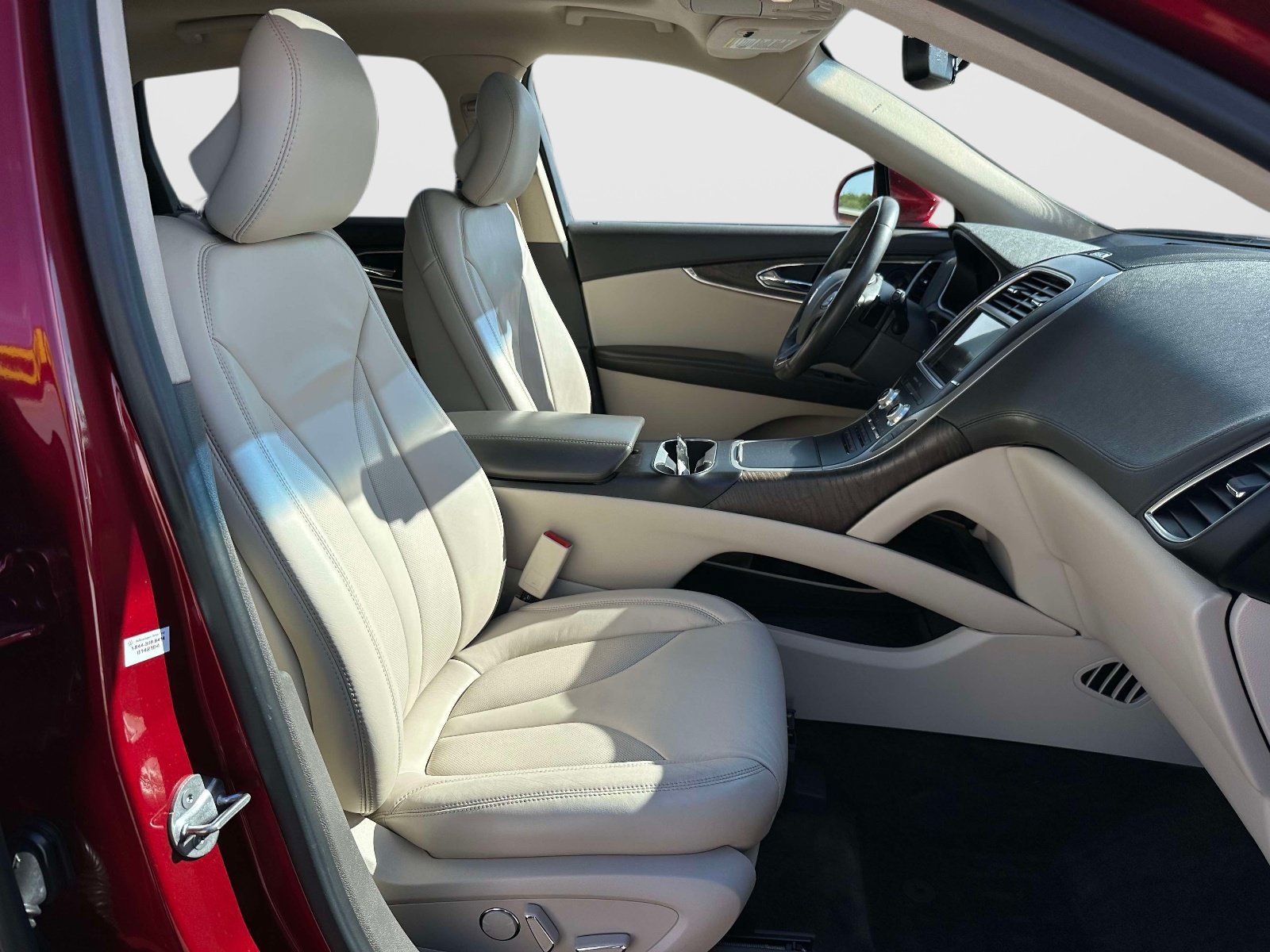 Used 2017 Lincoln MKX Select w/ Select Plus Package AWD/4WD image 9