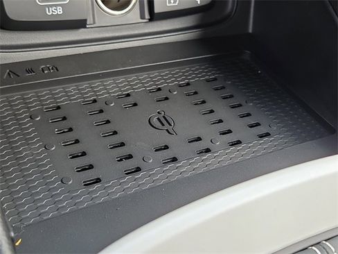 New 2025 Hyundai Venue Limited image 16