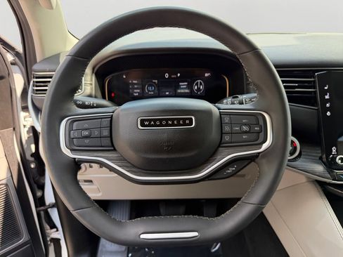 Used 2024 Jeep Wagoneer L Series II w/ Flexible Seating Group AWD/4WD image 19