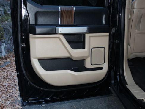 Used 2017 Ford F150 Lariat w/ Trailer Tow Package image 14