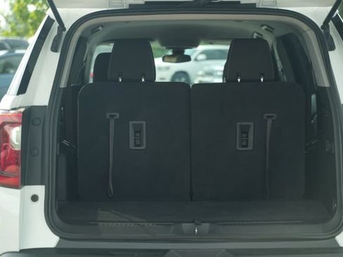 Used 2023 GMC Acadia SLE FWD image 18
