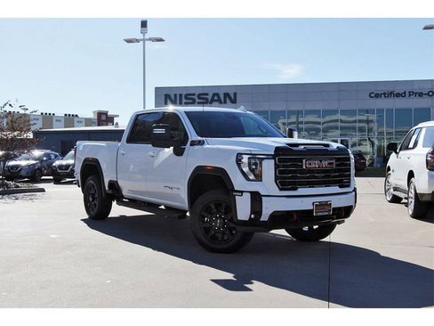 Used 2025 GMC Sierra 2500 AT4 image 1