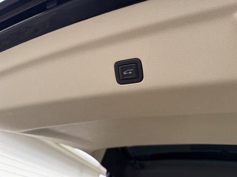 Used 2021 Cadillac Escalade Premium Luxury image 29