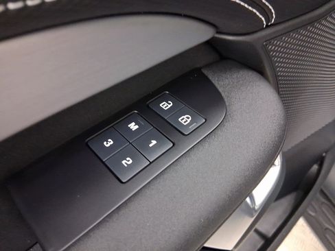 New 2026 Land Rover Discovery Limited Edition image 12