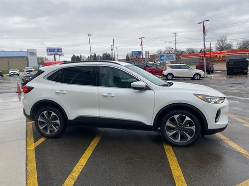 Used 2023 Ford Escape Platinum w/ Premium Technology Package image 6