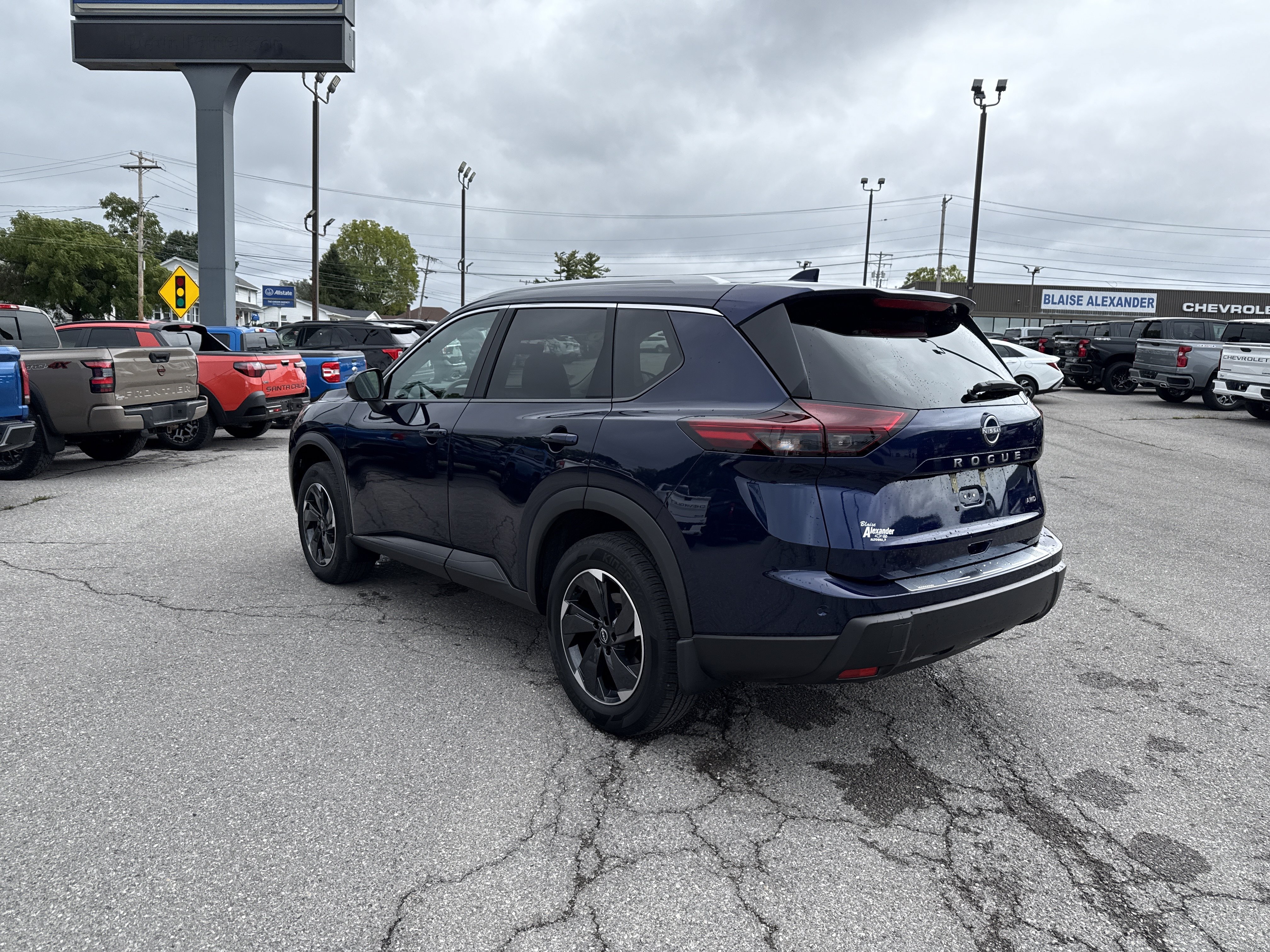 Used 2026 Nissan Rogue SV w/ SV Premium Package AWD/4WD image 6